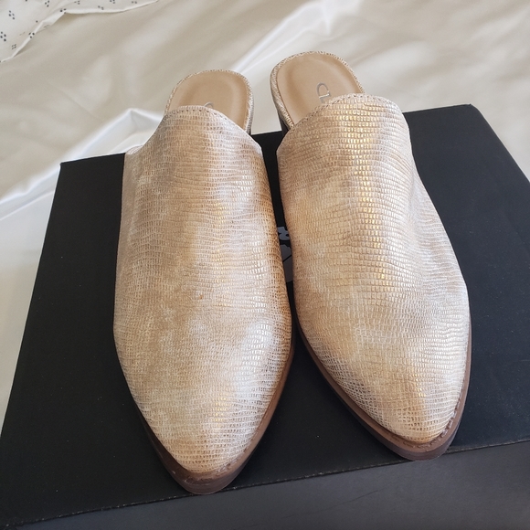 Tan clogs nordstrom size seven - Picture 4 of 5